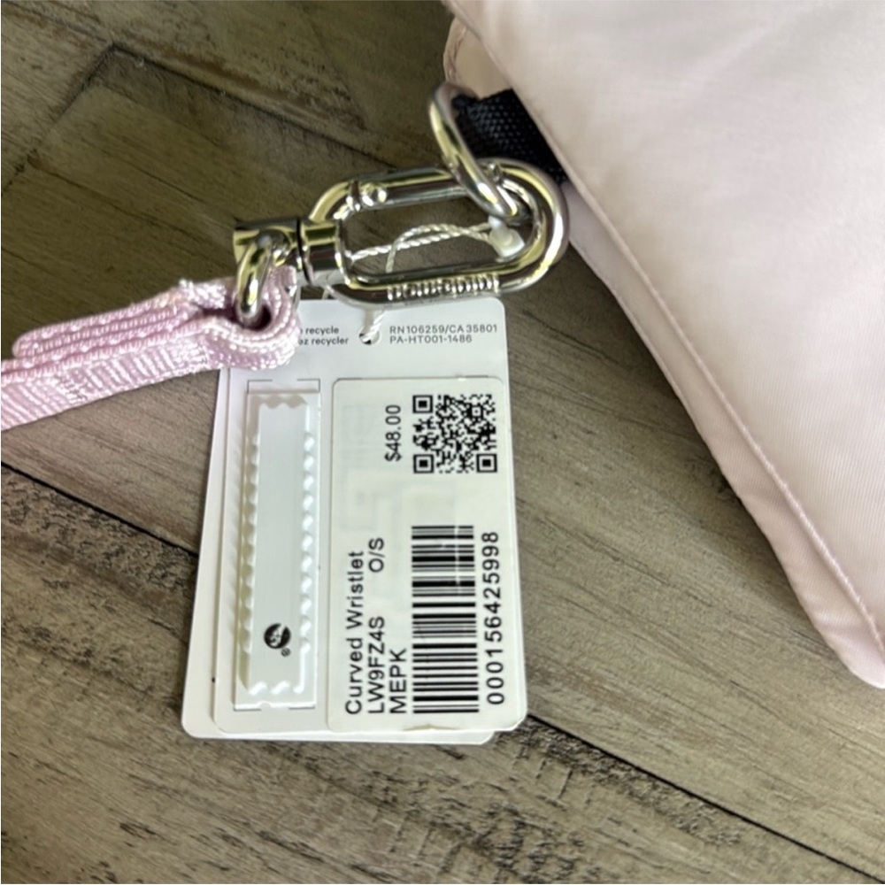 ✨Free with purchase ✨Lululemon Curved Wristlet - Picture 4 of 5